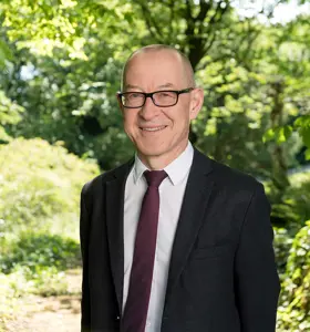 David Bosshart - Der Trendanalytiker erläutert, warum wir in der heutigen Zeit smarte Technologien dringender denn je benötigen und wie diese jedem einen Mehrwert bieten.