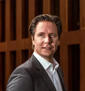 Klemens Skibicki - Erfolgreicher Unternehmer sowie mitreißender, humorvoller Vortrags-Experte für digitale Transformation und Leadership.