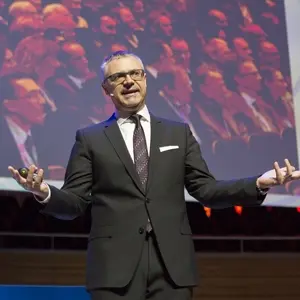 Dr. Ralph Scheuss