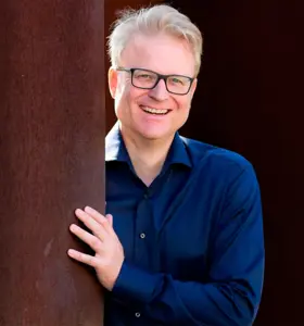 Martin Schlott - Chefarzt für Anästhesie, Intensivmediziner, Schlafcoach und Autor über Schlaf und dessen Auswirkung auf die Gesundheit. 