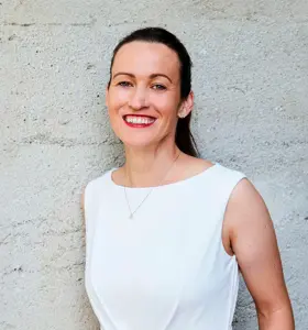 Nicola Winter - Pilotin, Luft- und Raumfahrt-Ingenieurin und Expertin für Notfall- und Krisenmanagement, Astronautin in Reserve.