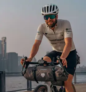 Jonas Deichmann - Extremsportler &amp; Motivator bietet inspirierende Keynotes zu Abenteuer, Motivation &amp; Erfolg. Unvergleichliche Weltrekorde &amp; mitreißende Geschichten.