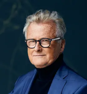Hans-Ulrich Jörges - Der kritische Journalist sowie Stern-Chefredakteur vertritt kontroverse Ansichten zum Politikgeschehen und teilt diese
