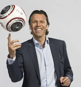 Urs Meier - Der ehem. FIFA-Schiedsrichter, Fussballexperte &amp; Unternehmer trainiert Sie, Entscheidungen in Sekundenschnelle zu treffen
