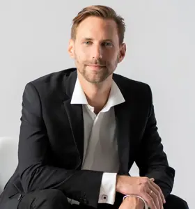 Kai Gondlach - Akademischer Zukunftsforscher, Visionär &amp; Unternehmer bietet fundierte Einblicke in Zukunftstrends für Unternehmen. 