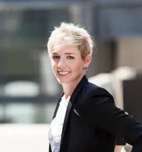 Dr. Steffi Burkhart - Trainerin, Beraterin und Sprachrohr der Generation Y weiß, wie Sie junge Talente verstehen und für Ihr Unternehmen gewinnen